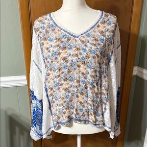 POL Floral V-Neck Blouse - Blue, Brown and White. Size S